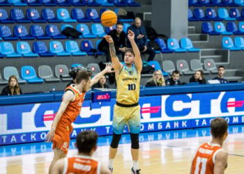 Будівельник розгромив Кривбас у Суперлізі | Баскетбол |