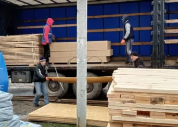 Мешканці Комишан отримали партію будівельних наборів