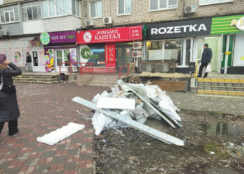 Під час перевірки мікрорайону на Правому березі знайшли купи сміття — чи прибрали їх | Новости Запорожья