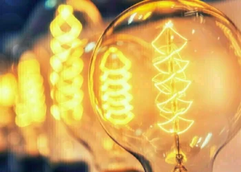 У Херсоні через російські обстріли без світла залишилися декілька тисяч споживачів