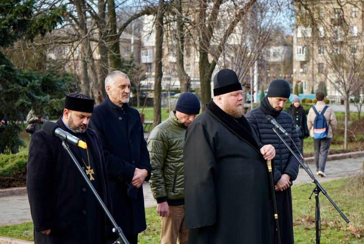 У Запоріжжі на Алеї Героїв встановили ще 34 призми з іменами загиблих захисників - фото