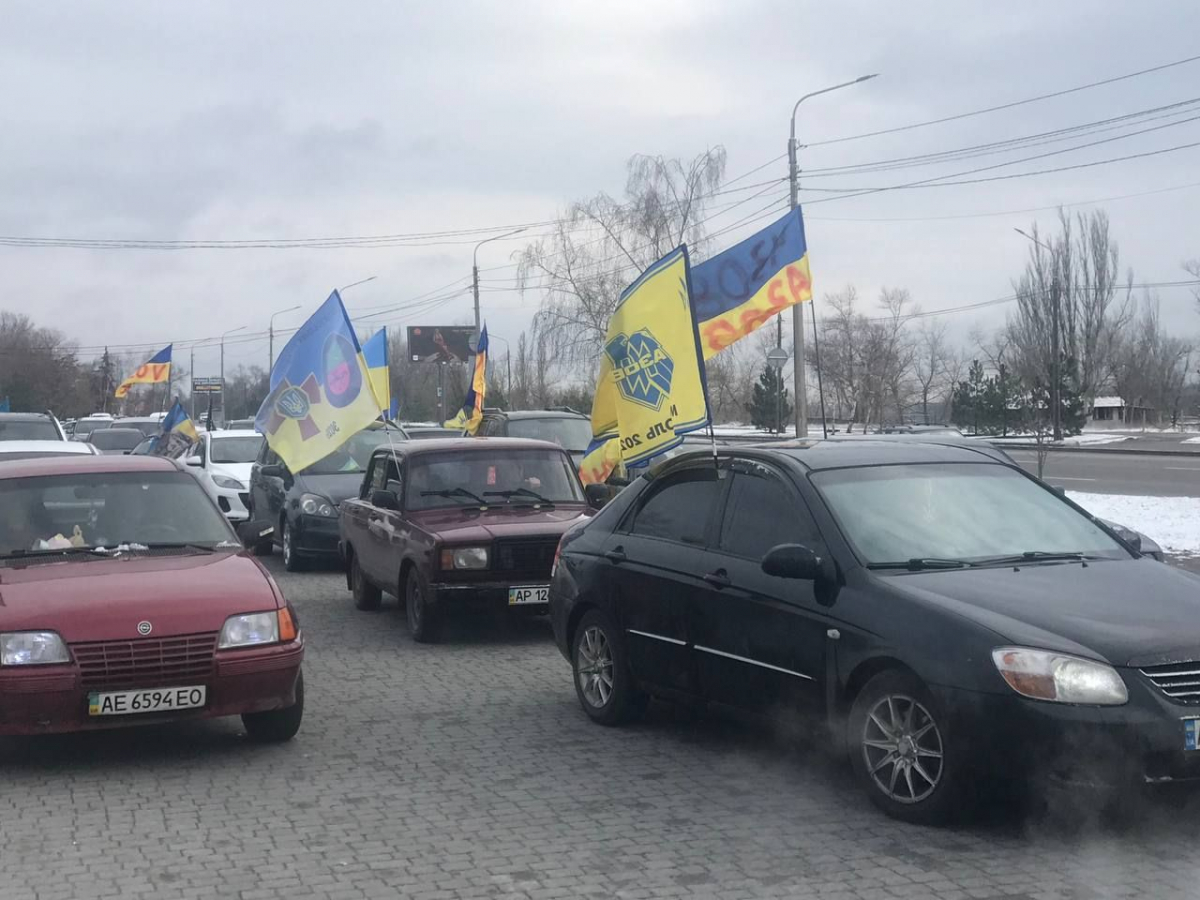 Друге Різдво у полоні: у Запоріжжі рідні російських бранців провели автопробіг