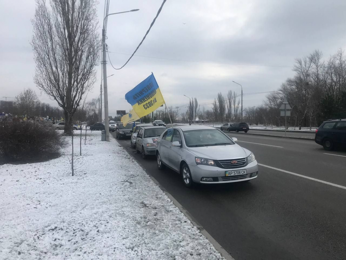 Друге Різдво у полоні: у Запоріжжі рідні російських бранців провели автопробіг