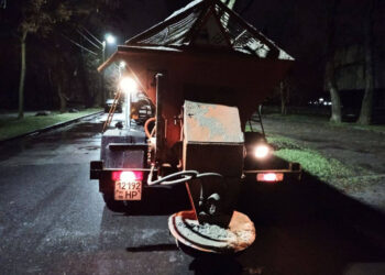 У Запоріжжя прийшла ожеледиця — на вулицях міста працює спецтехніка | Новости Запорожья