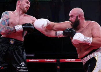 Украинский супертяж сенсационно побил брата Фьюри — Спорт ):Бокс