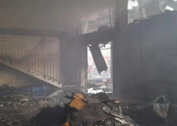 Внаслідок російських обстрілів Херсона згорів склад Червоного Хреста