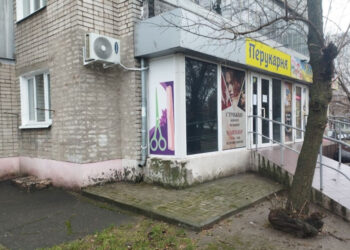 Запоріжанці заважала робота кондиціонера перукарні — втрутилась інспекція з благоустрою Запорізької міської ради. | Новости Запорожья