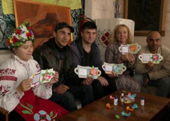 У Херсоні діти разом з військовими виготовляли вітальні листівки