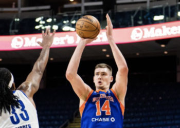 Нью-Йорк Нікс відрахував Скапінцева | Баскетбол |