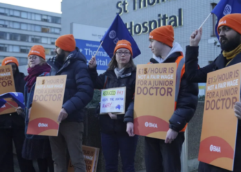 Британські лікарі страйкують з вимогою підвищити зарплати – Экономика