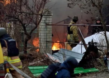 Херсонські вогнеборці загасили пожежу, яка виникла внаслідок обстрілів