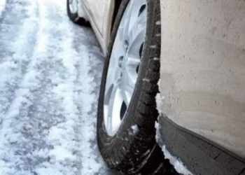 Комунальники почали боротьбу з ожеледицею на дорогах Херсона