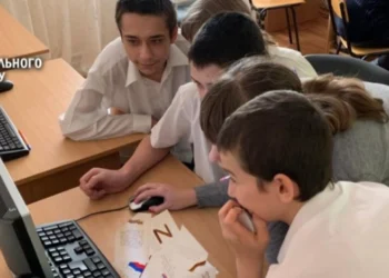 На лівобережній Херсонщині росіяни змушують дітей інтернату писати листи окупантам