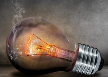 “Укренерго” попереджає про шахраїв у мережі, які від її імені пропонують обмін звичайних лампочок на LED із доплатою 100 грн – Экономика