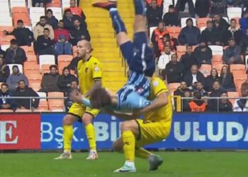 В чемпионате Турции футболист спас соперника от страшной травмы головы