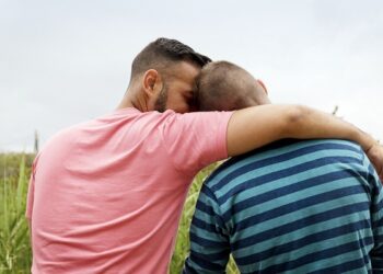 Как поздравить друга гея с днем рождения?