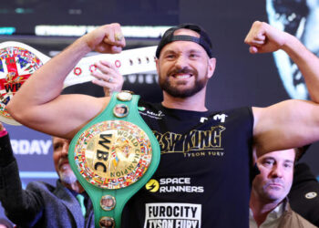 «Безумно»: бывший соперник Усика оценил слухи о том, что Фьюри боится украинца — Спорт ):Бокс