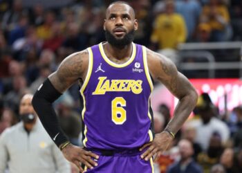 Леброн не зможе зіграти проти Голден Стейт у НБА через травму | Баскетбол |