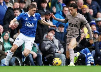 «Эвертон» и Миколенко на последних секундах вырвали ничью с «Тоттенхэмом»