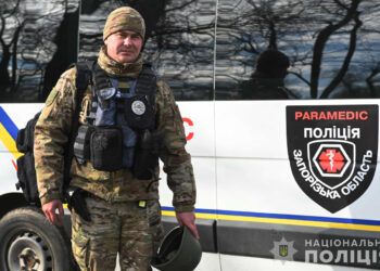 Поліцейський-парамедик розповів про роботу в прифронтових містах Запорізької області — історія правоохоронця | Новости Запорожья