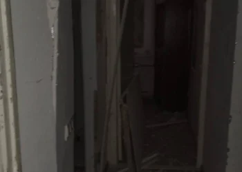 Прокурори фіксують наслідки обстрілів Херсона: є поранені, серед них дитина у важкому стані