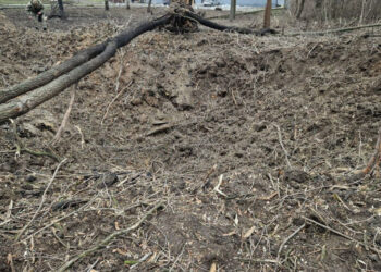 Ракетні удари по Запоріжжю 15 лютого, фото — на місці влучання утворилася величезна вирва | Новости Запорожья