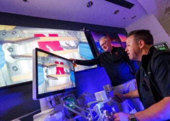 Робот-хірург провів першу «операцію» у космосі. Він різав стрічки під керівництвом лікарів на Землі – Экономика