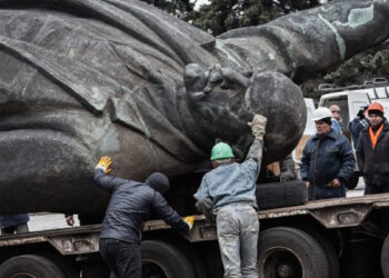 У Запоріжжя голосують за продаж пам’ятника леніну та спрямування коштів на ЗСУ | Новости Запорожья