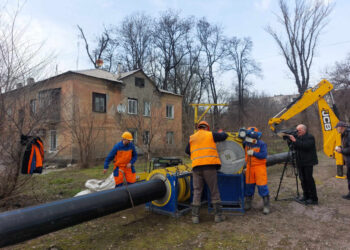У Заводському районі Запоріжжя ремонтують водопровід — фото | Новости Запорожья