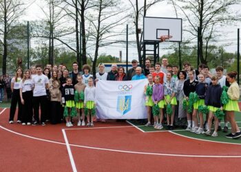 Мама героя розповідає, як у Бородянці вдалося побудувати баскетбольний майданчик — Федерація баскетболу України