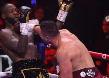 «Не жалуюсь, а рассказываю»: Уайлдер попытался объяснить свой провал в бою с Паркером — Спорт ):Бокс