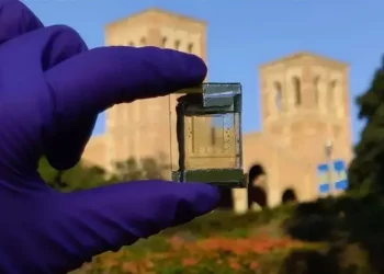 Вчені створили світлофільтр на 2D-напівпровіднику, який відкрив новий шлях до оптичних комп’ютерів — ТЕХНОЛОГИИ