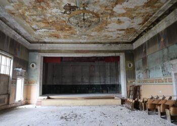 Люстра, яка вціліла, і місяці пекла: як живе село на Херсонщині, де у 2022-му йшли важкі бої — Херсон