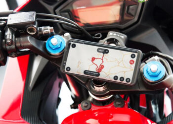 Держатель для телефона на мотоцикл и защита рук – 2 must have девайса для транспорта