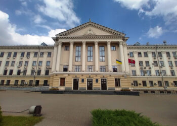 У Запорізькій міськраді закупили аптечки для укриттів за завищеними цінами — на сполох забили активісти | Новости Запорожья