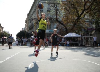В Івано-Франківську стартував тур чемпіонату України з баскетболу 3х3 в категоріях U-18 та U-16: фотогалерея — Федерація баскетболу України
