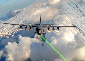 Мобільні телефони та авіація: як сигнали впливають на безпеку під час посадки — ТЕХНОЛОГИИ