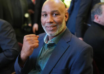 Леннокс Льюис рассказал, кто бы победил в его бою с Усиком — Спорт ):Бокс