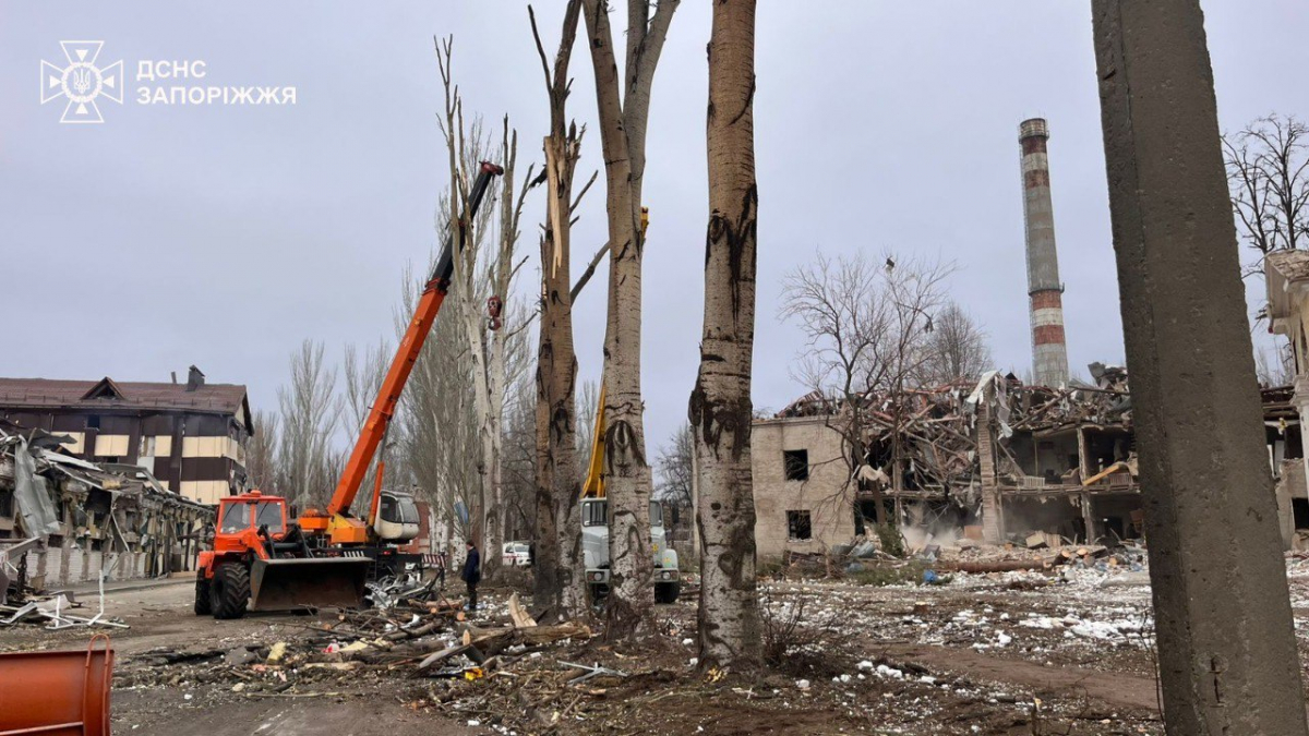 Під час  повторного "прильоту" у Запоріжжі поранені електрики та рятувальники - подробиці