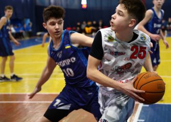 ВЮБЛ серед юнаків 2010 року: ЗОДЮСШ виграла домашній тур і очолила турнірну таблицю — Федерація баскетболу України