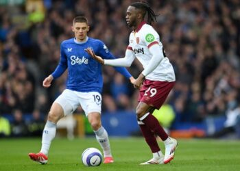 «Эвертон» с Миколенко на последних минутах вырвал ничью