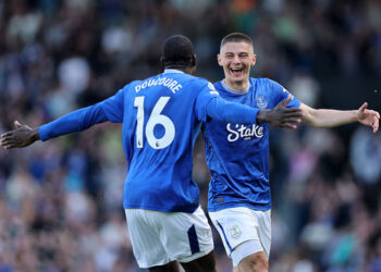 Миколенко забил первый гол в сезоне за «Эвертон» и помог команде выиграть у «Фулхэма» в АПЛ