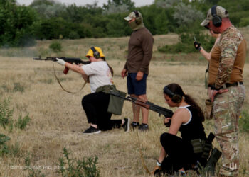 У Запоріжжі проводять навчання населення зі стрілецької підготовки — заняття ведуть воїни ЗСУ | Новости Запорожья