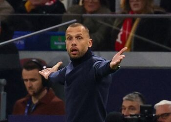 «Аякс» остался без тренера после поражения в Лиге чемпионов