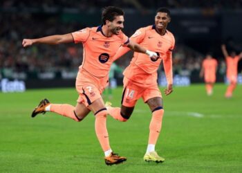 «Барселона» в матче с 8 голами забрала победу у «Бетиса»