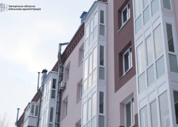 У Запоріжжі мешканці будинку на вулиці Незалежної України повертаються у відбудовані квартири — як почуваються власники | Новости Запорожья