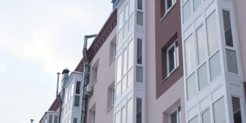 У Запоріжжі мешканці будинку на вулиці Незалежної України повертаються у відбудовані квартири — як почуваються власники | Новости Запорожья