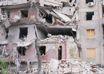 Ворог ударив по багатоповерхівці Хортицього району Запоріжжя — у будинку зруйнована стіна з першого по п’ятий  поверх  | Новости Запорожья