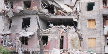 Ворог ударив по багатоповерхівці Хортицього району Запоріжжя — у будинку зруйнована стіна з першого по п’ятий  поверх  | Новости Запорожья